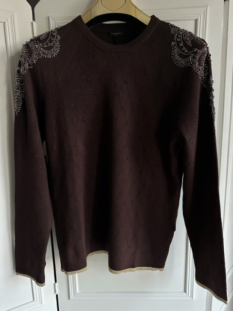 DI'SHE SWETER DZIANINOWY CZEKOLADA DEKOLT POD SZYJĘ + ZDOBIENIE DI'SHE SWETER DZIANINOWY CZEKOLADA DEKOLT POD SZYJĘ + ZDOBIENIE