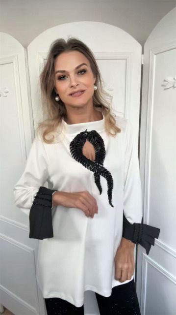 ELEGANCKA  BLUZKA ŚMIETANA Z CZARNĄ ŁEZKĄ OZDOBNE MANKIETY Z TAFTY