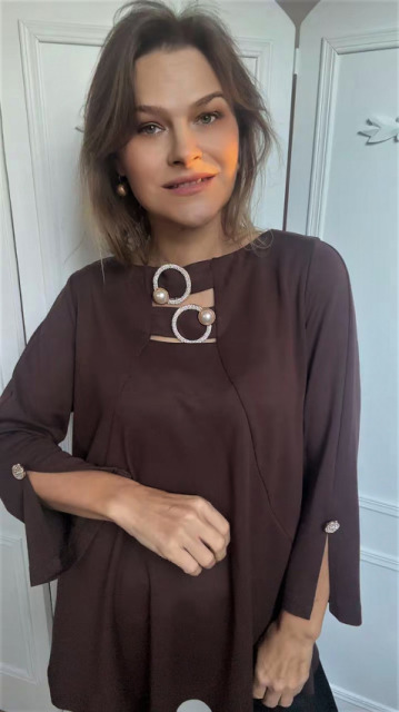 ELEGANCKA  BLUZKA W LITERĘ A CZEKOLADA + PERŁY