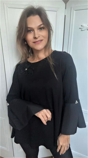 ELEGANCKA TUNIKA CZARNA Z ASYMETRYCZNYM DOŁEM I AŻUROWYMI PLECAMI