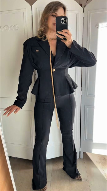 La Diva Mia SPODNIE CZARNE Z ROZSZERZANĄ NOGAWKĄ TKANINA PRĄŻEK