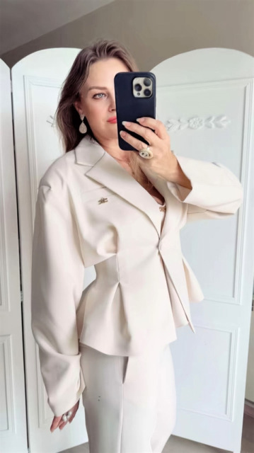 La Diva Mia ELEGANCKA MARYNARKA ŚWIETLISTY JASNY BEŻ